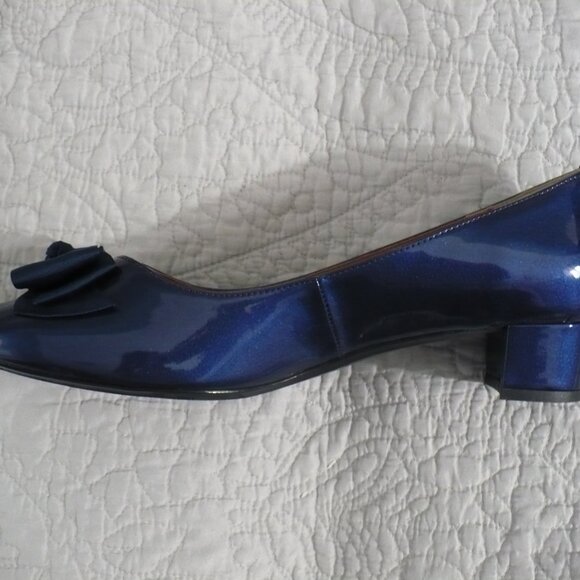 NWB J.Renee Navy Blue Heels with Bow - Picture 6 of 9